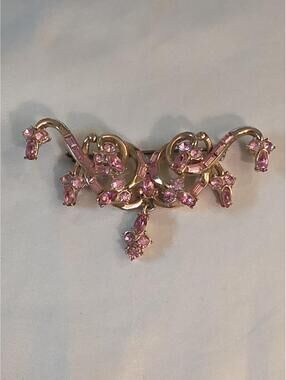 Rare Design Pink N Goldtone Hollycraft Vintage Brooch.